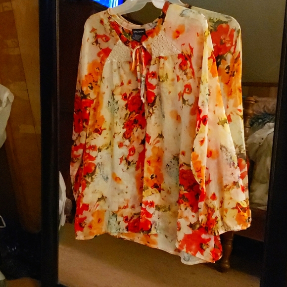 Sml sport Floral long sleeve blouse L - Picture 2 of 2